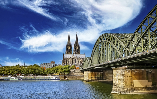 Kölner Dom mit Deutz Brücke