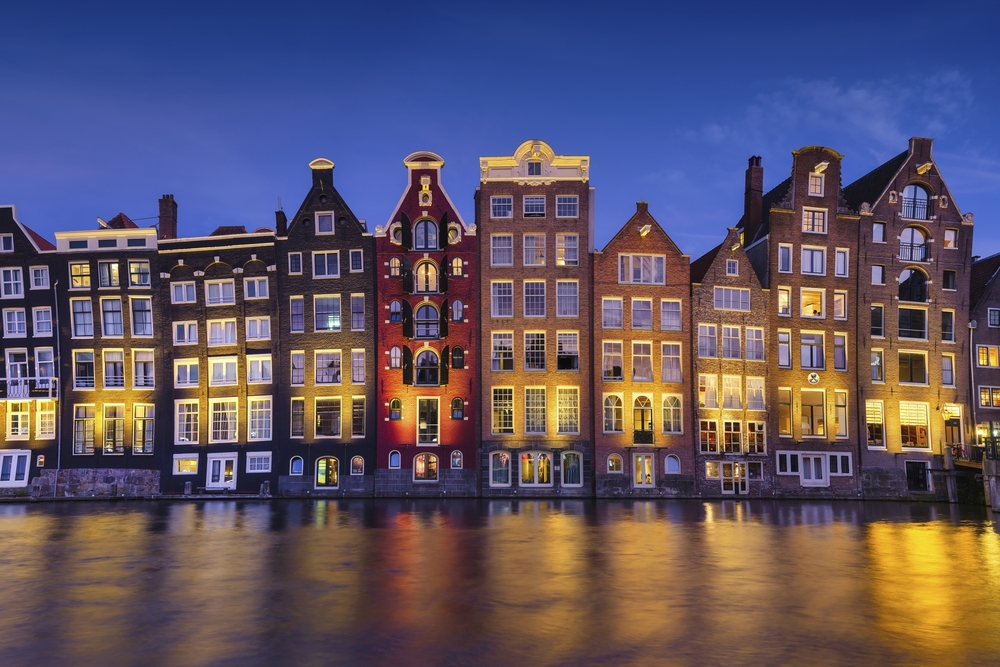 beleuchtete Fassaden in Amsterdam