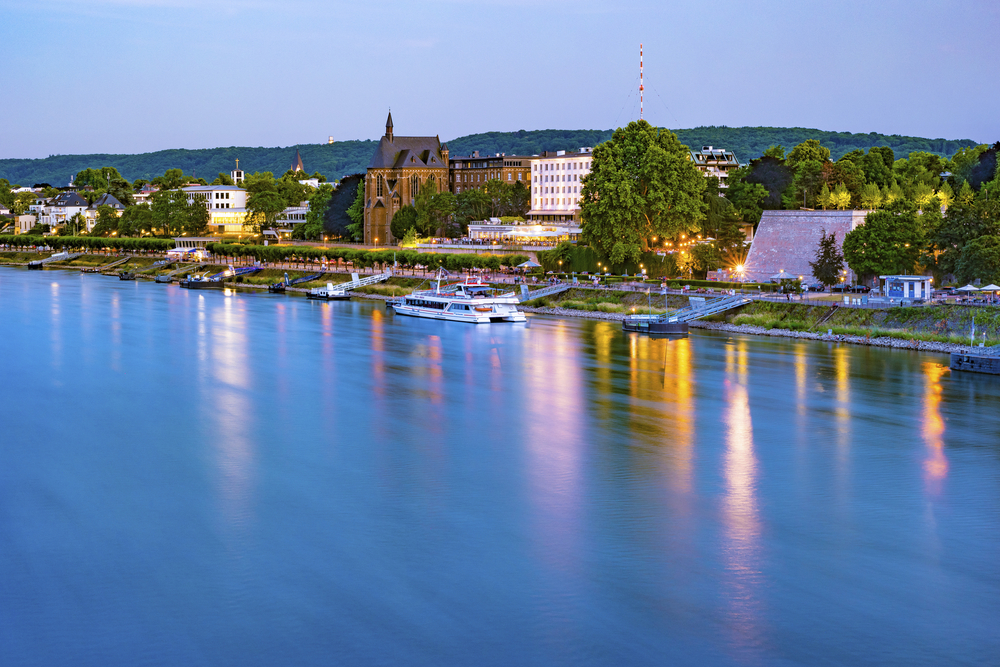 Luftansicht von Bonn mit dem Rhein